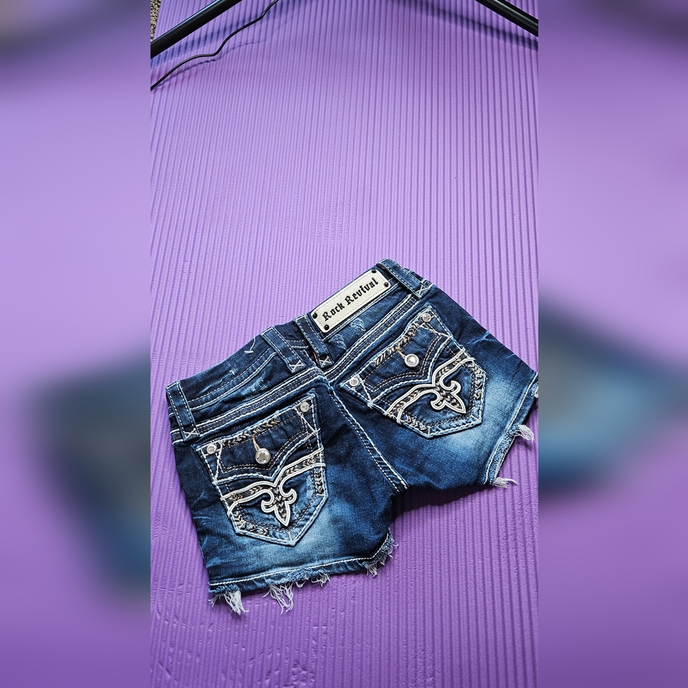 ROCK REVIVAL SHORTS 25WOMEN